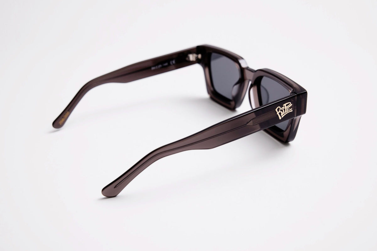 RIPE COLOR: BLACK