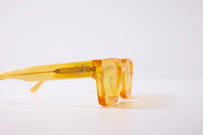 COLOR: Yellow