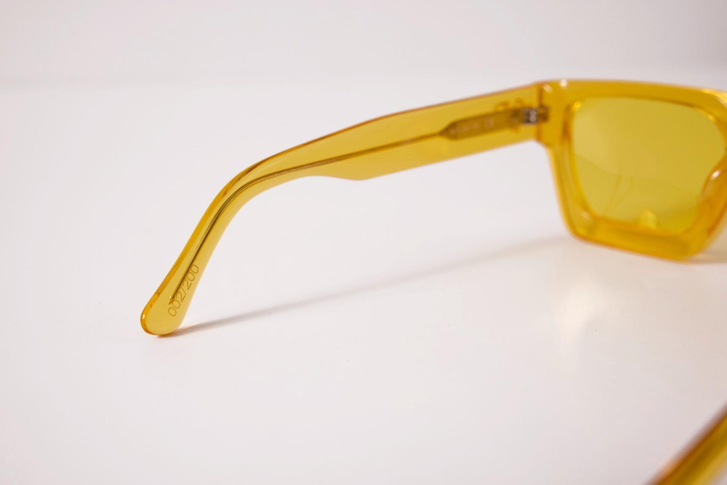 COLOR: Yellow