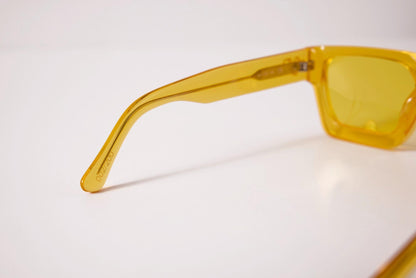 COLOR: Yellow